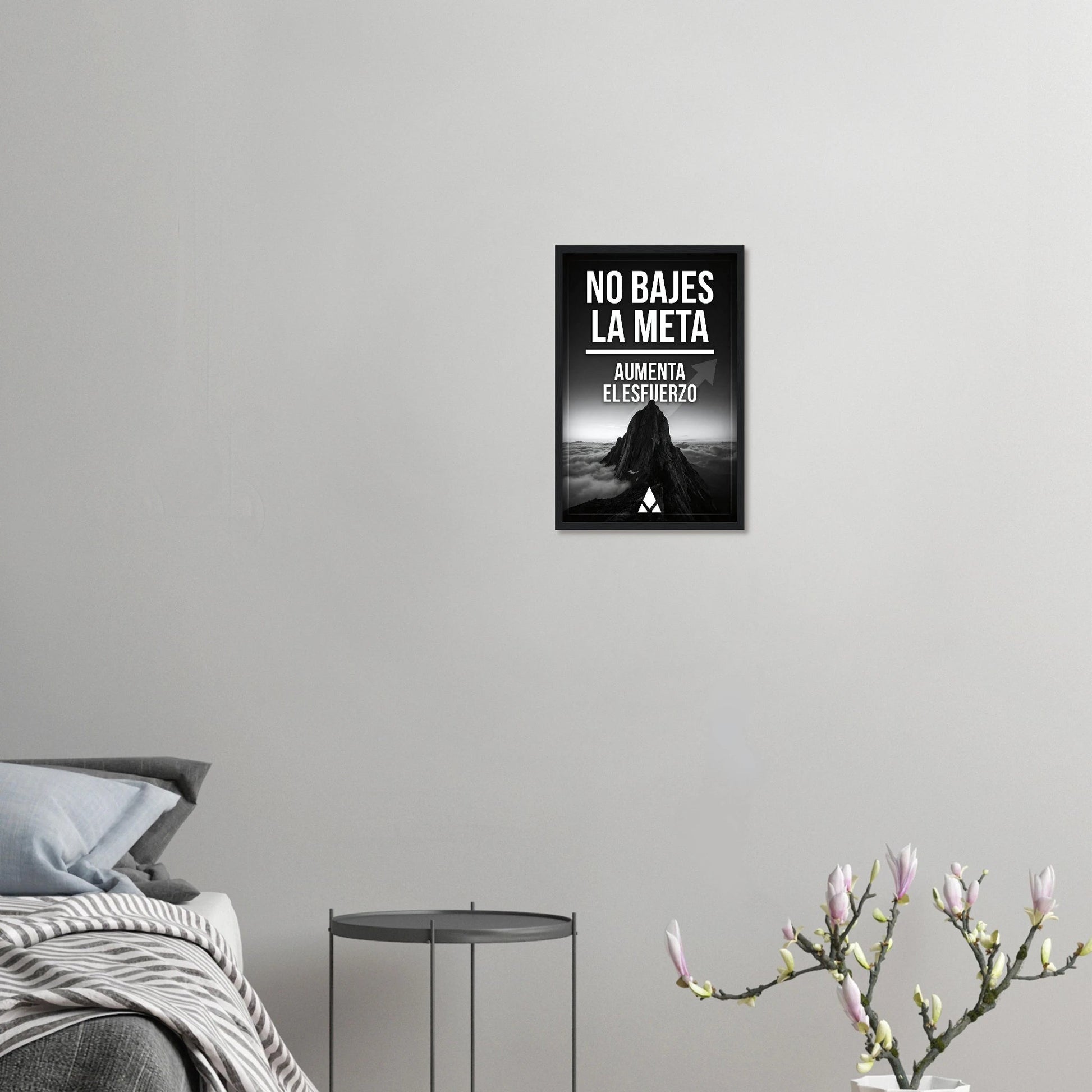 Póster Motivacional "No Bajes la Meta" con Marco de Madera – Inspira tu espacio con un estilo audaz - Aury SportPrint MaterialAury Sport28x43 cm / XL (11x17″)343694f1 - 0248 - 4cb1 - b73b - b3598571ae91